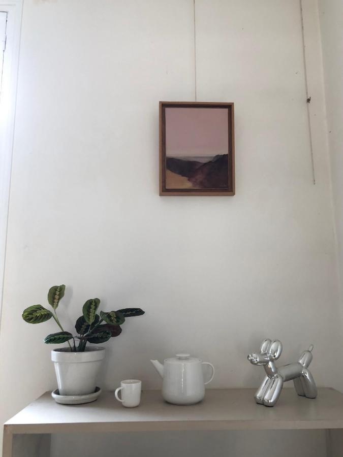 Paris Petit Appartement Lumineux Et Atypique Exterior photo